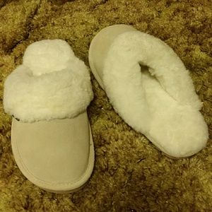 Eurow tan & white sheepskin slippers size 8